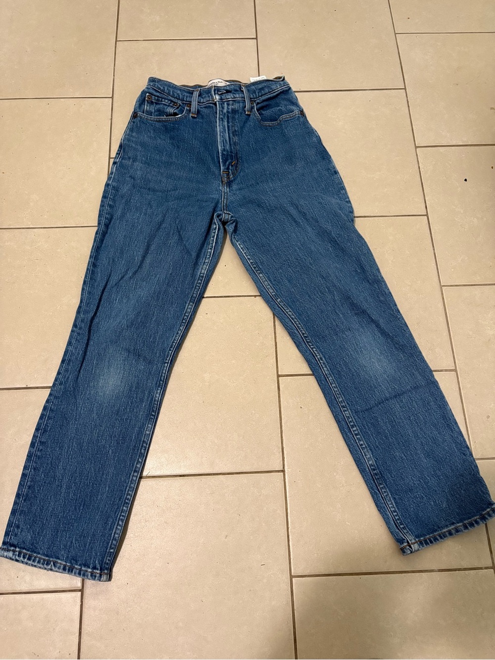 Abercrombie & Fitch women’s Medium Blue Relaxed Jeans